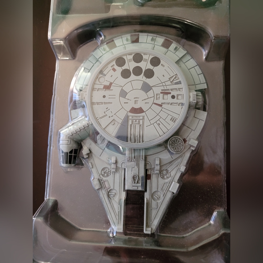 Geeknet Star Wars Millennium Falcon Wireless Charger with AC Adapter